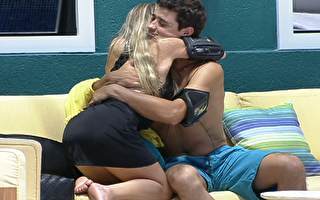 Fael pede desculpas a Renata