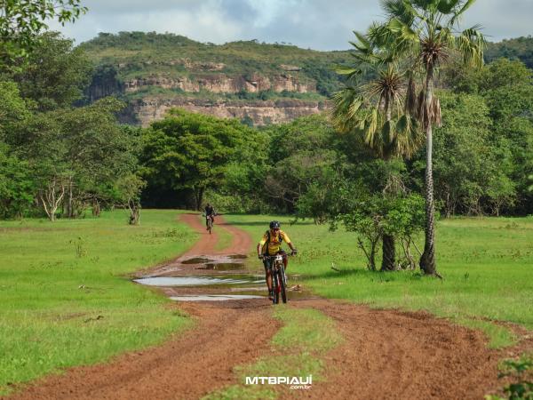 Atletas desbravaram as belas trilhas no Desafio Jenipapo Bike, abertura do Piauiense de MTB.(Imagem:Divulgação)