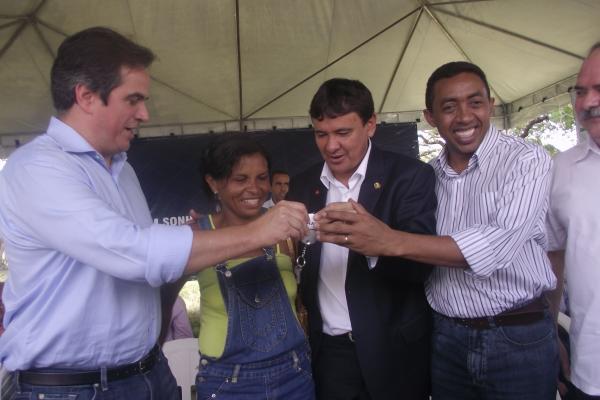Prefeitura realiza entrega de casas do Residencial Jos&eacute; Pereira.(Imagem:FlorianoNews)