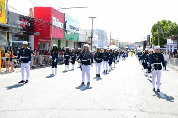 Desfile c&iacute;vico encerra solenidades da Semana da P&aacute;tria em Floriano(Imagem:Secom)