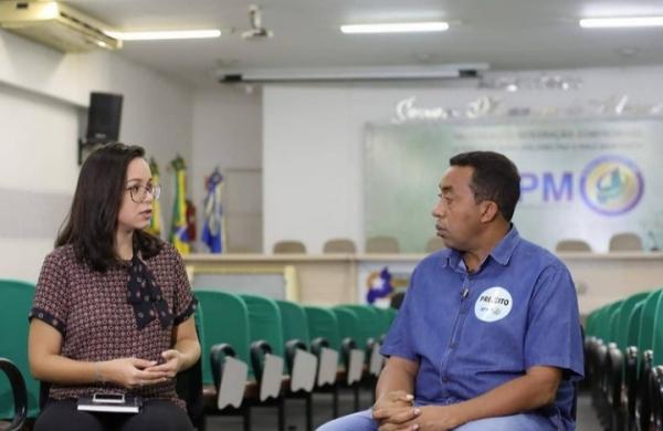 Prefeito Joel Rodrigues concedendo entrevista(Imagem:Divulga&ccedil;&atilde;o)