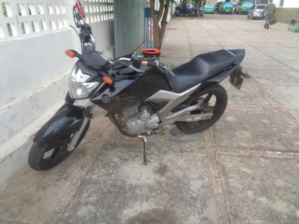 Moto apreendida vai a leil&atilde;o e volta &agrave;s ruas de Floriano irregularmente(Imagem:FlorianoNews)