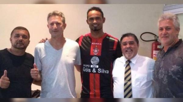 Goleiro Bruno fecha com Boa Esporte por 2 anos