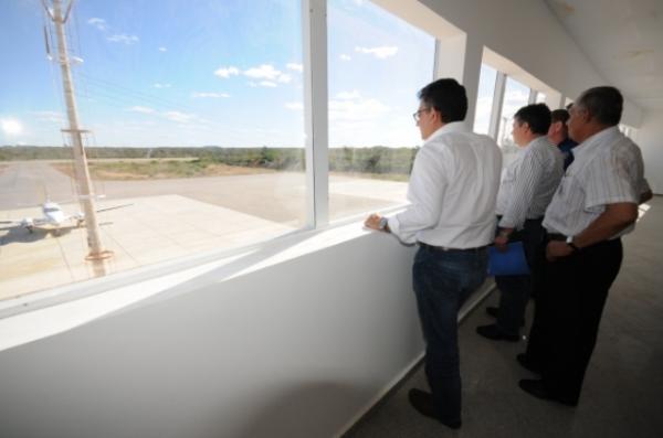  T&eacute;cnicos da SAC visitam Aeroporto de S&atilde;o Raimundo Nonato.(Imagem:Francisco Gil&aacute;sio)