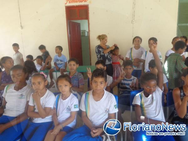 Participa&ccedil;&atilde;o dos alunos no evento do Folclore.(Imagem:FlorianoNews)