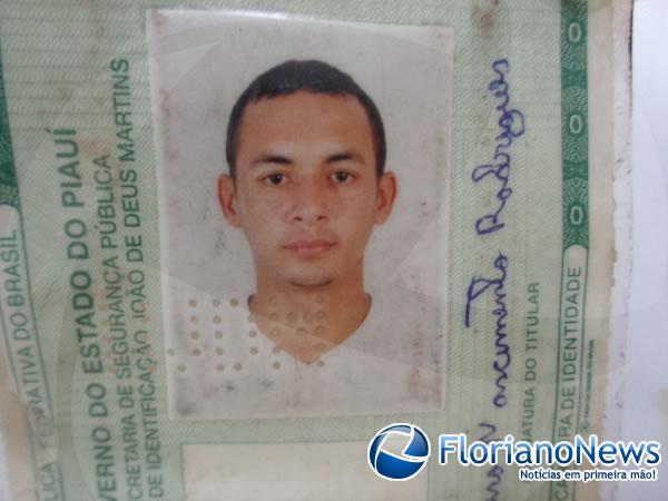 Caminh&atilde;o tomba e motorista morre em acidente na PI 140.(Imagem:FlorianoNews)