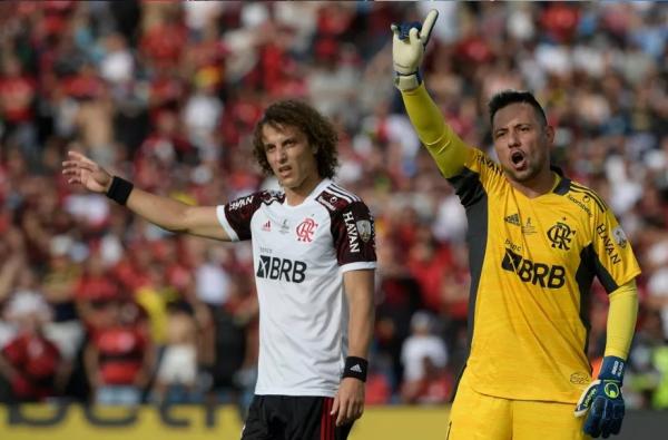 Veteranos do Flamengo vivem situações diferentes em fim de contrato; entenda