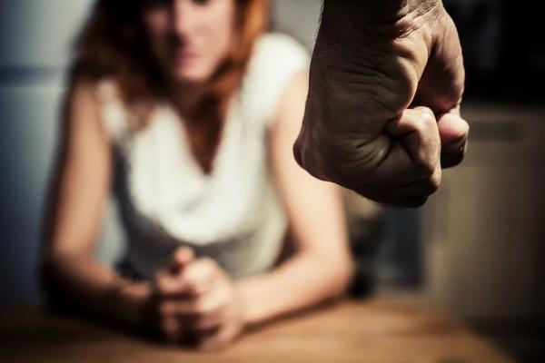 Lei no Piauí determina multa de até R$ 500 mil contra agressores de mulheres