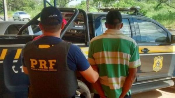 PRF prende condutor por uso de documento falso em Floriano