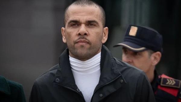 Condenação de Daniel Alves por estupro é anulada na Espanha