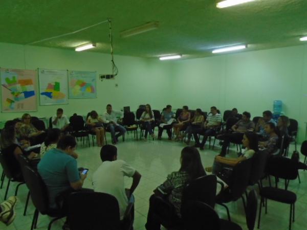 Encontro com secretários municipais debate atendimento no HTN de Floriano