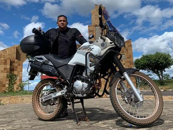 Fotógrafo percorre PI de moto e registra paisagens de 224 municípios para construir acervo cultural