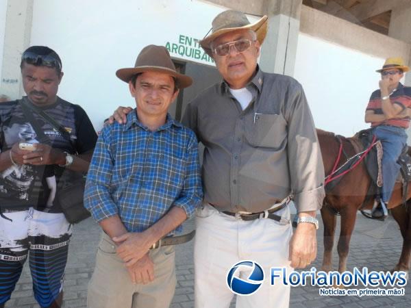 Vereador Jos&eacute; Le&atilde;o participa da cavalgada dos vaqueiros em Floriano.(Imagem:FlorianoNews)