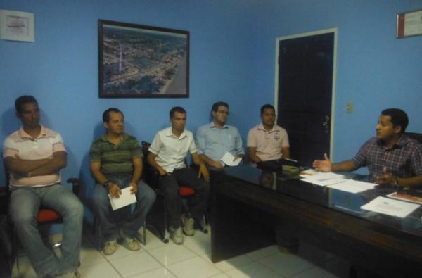 Gleydson Resende preside reuni&atilde;o interna com servidores.(Imagem:FlorianoNews)