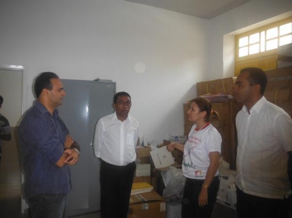 Prefeito Joel visitou o pr&eacute;dio do Centro de Testagem e Aconselhameto.(Imagem:FlorianoNews)