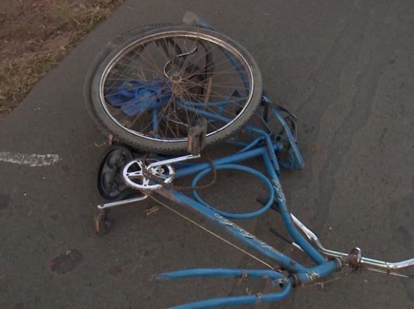 Motorista perde o controle do carro e atropela ciclista de 14 anos na BR-343