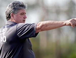 Para continuar sonhando com título, Galo visita Lusa, que busca conforto