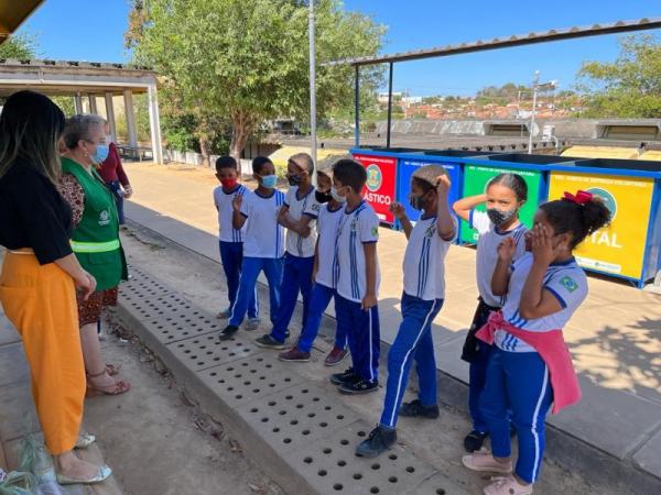 Prefeito Ant&ocirc;nio Reis participa da implanta&ccedil;&atilde;o de novos PEVs em escolas municipais(Imagem:SECOM)