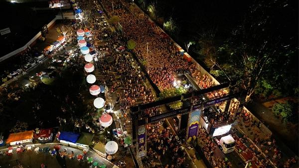 Bloco Vumbora arrasta multid&atilde;o de foli&otilde;es na Micarina 2022. (Imagem:Divulga&ccedil;&atilde;o)
