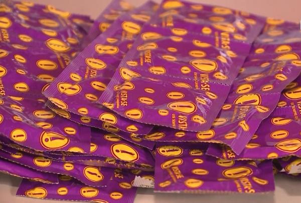 A camisinha ainda &eacute; um dos m&eacute;todos mais eficazes para combater o v&iacute;rus transmissor da Aids.(Imagem:Reprodu&ccedil;&atilde;o/G1 MA)