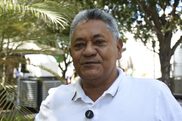 Abderval de S&aacute;,  visitante de Landre Sales.(Imagem: Francisco Gil&aacute;sio)