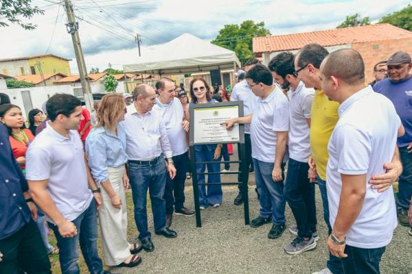 Rafael Fonteles entrega pavimenta&ccedil;&atilde;o asf&aacute;ltica de mais de 40 ruas em Floriano, a maior da hist&oacute;ria da cidade(Imagem:Jo&atilde;o Allbert)