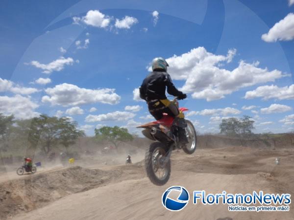 Realizada a 1&ordm; edi&ccedil;&atilde;o de Motocross de Bar&atilde;o de Graja&uacute;.(Imagem:FlorianoNews)