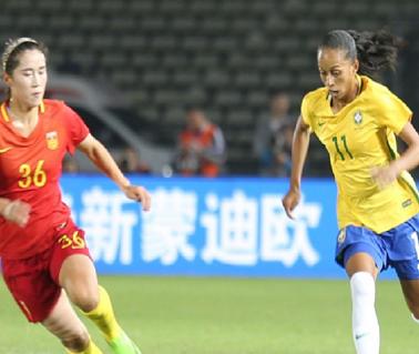 Ex-jogadora do Tiradentes defende o Brasil e é campeã na China