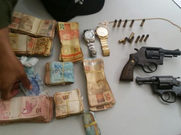 Quadrilha suspeita de assaltar frigorífico é presa com R$ 32 mil no PI
