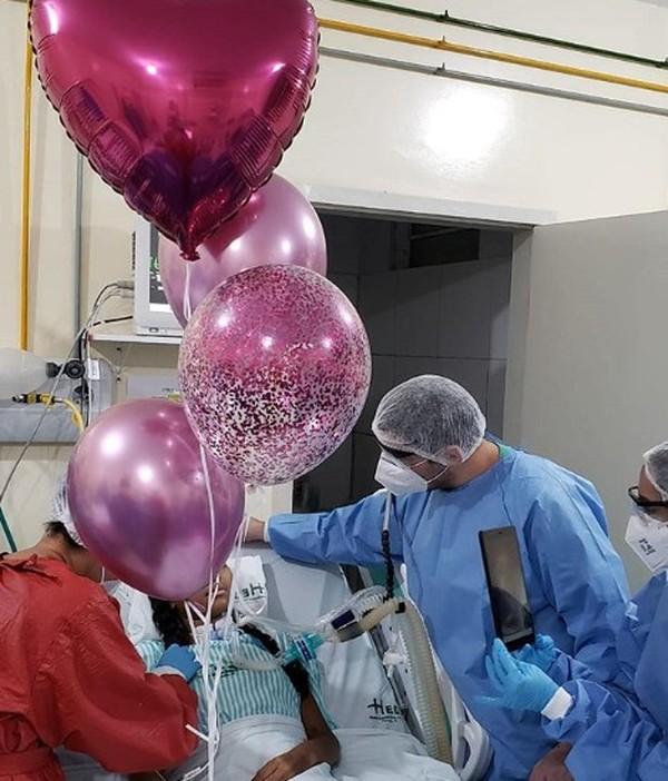 Paciente com Covid-19 comemora aniversário de 15 anos na UTI de hospital em Parnaíba