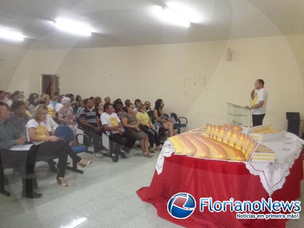 Padre Nylfranyo lan&ccedil;a livro sobre viv&ecirc;ncia espiritual.(Imagem:FlorianoNews)