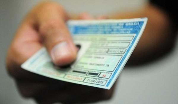 Emissão de CNHs é suspensa no Piauí após fim de contrato com gráfica e condutores reclamam