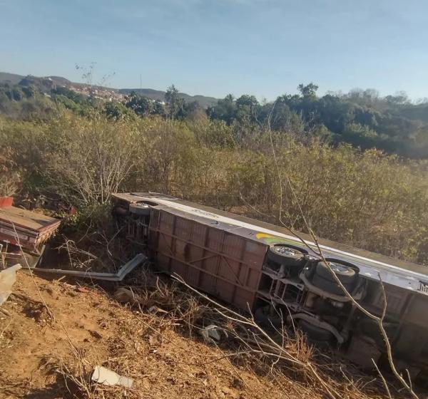 Acidente entre ônibus e caminhão deixa passageiros feridos na BR-316, no Piauí