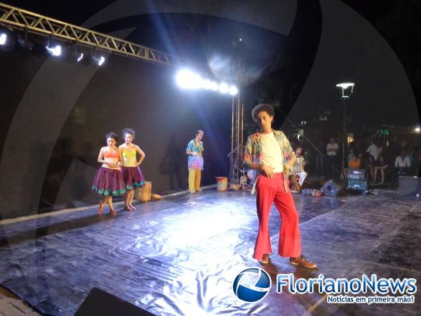Projeto Palco Girat&oacute;rio apresentou espet&aacute;culo 
