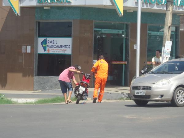 Sem&aacute;foro apagado causa acidente na Avenida Dr. Jos&eacute; Ribamar Pacheco.(Imagem:FlorianoNews)