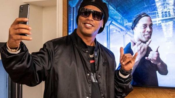 Polícia intima Ronaldinho por falta de pagamento de pensão a ex-mulher