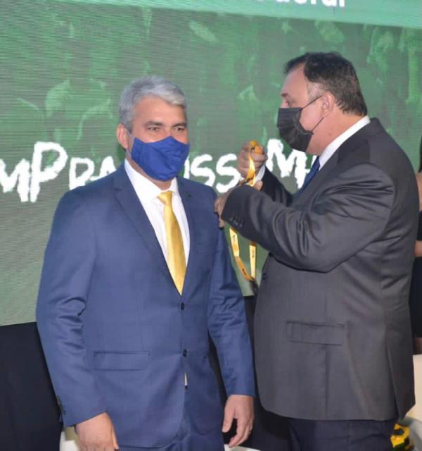 Vereador Maur&iacute;cio Bezerra &eacute; homenageado pela UVB com a medalha Top Legislativo.(Imagem:Divulga&ccedil;&atilde;o)