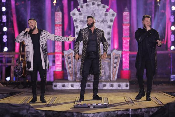 Antes de Vingadora, o astro sertanejo editou singles com as grava&ccedil;&otilde;es das m&uacute;sicas De menina para mulher (Thawan Alves, Thales Gui, Vinni Miranda, Gui Prado e Allef Rodrigues), Caf&eacute;(Imagem:Reprodu&ccedil;&atilde;o)