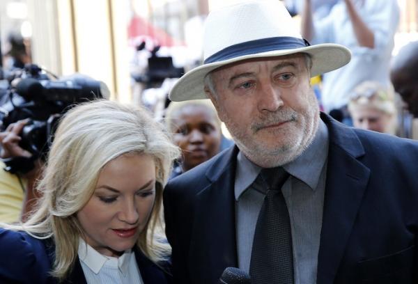 Os pa&iacute;s de Reeva Steenkamp estiveram durante a sess&atilde;o desta quinta-feira.(Imagem:Reuters)