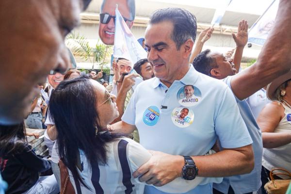Ciro defende redução do ICMS e reforço na segurança pública durante visita ao Shopping da Cidade