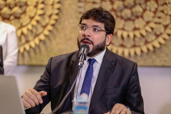 Na Alepi, Rafael Fonteles garante pagamento do 13° salário em dezembro
