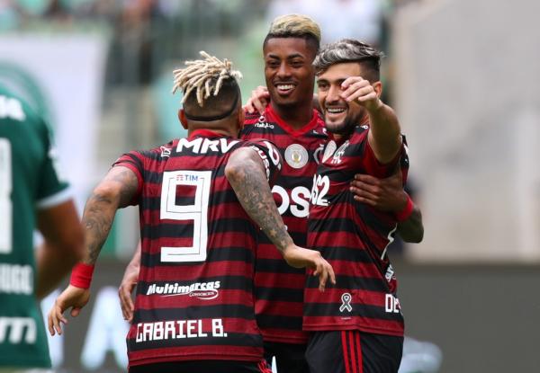 Trio do Flamengo encabe&ccedil;a vota&ccedil;&atilde;o do 