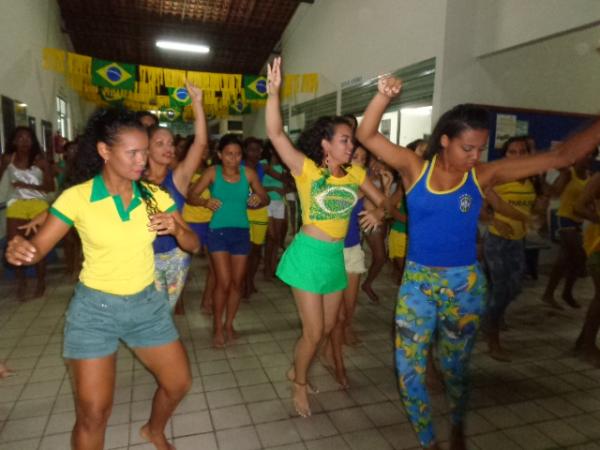 Acadêmicos da UESPI demonstraram patriotismo através de projeto de dança