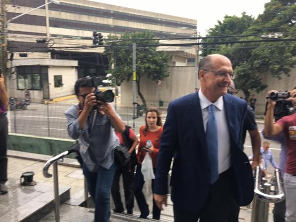 Alckmin é denunciado por falsidade ideológica eleitoral, corrupção passiva e lavagem de dinheiro