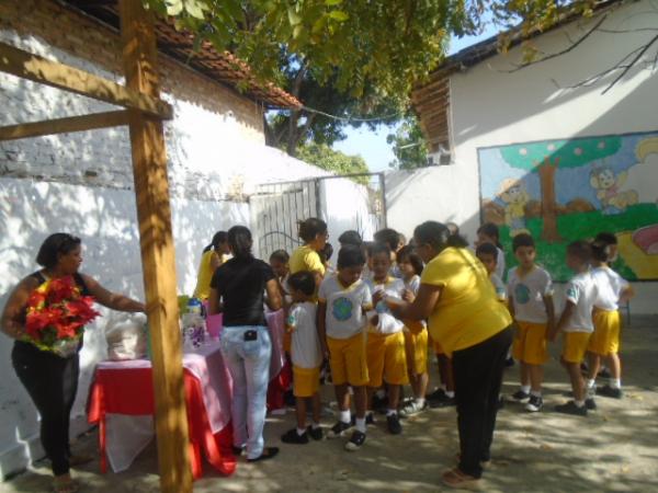 Escola Mega oferece caf&eacute; da manh&atilde; em homenagem ao Dia dos Pais.(Imagem:FlorianoNews)