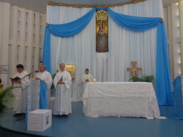 Fieis participam de abertura dos festejos de Nossa Senhora das Gra&ccedil;as em Floriano. (Imagem:FlorianoNews)