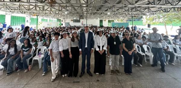 Mais de 300 alunos do Premem Sul participam de plantio de mudas na Semana do Meio Ambiente