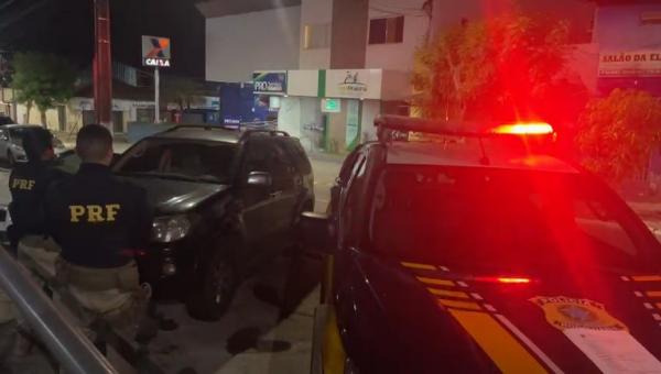 Em Floriano PRF recupera veículo roubado há um ano na Bahia