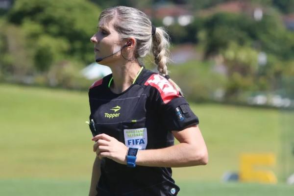  Neuza In&ecirc;s Back ser&aacute; a primeira mulher brasileira a trabalhar como assistente em uma Copa do Mundo.(Imagem: Kin Saito/CBF )