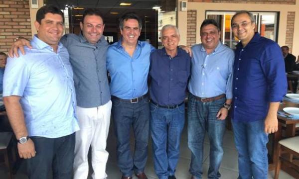 Depois de troca de acusações, Ciro e Themístocles almoçam juntos